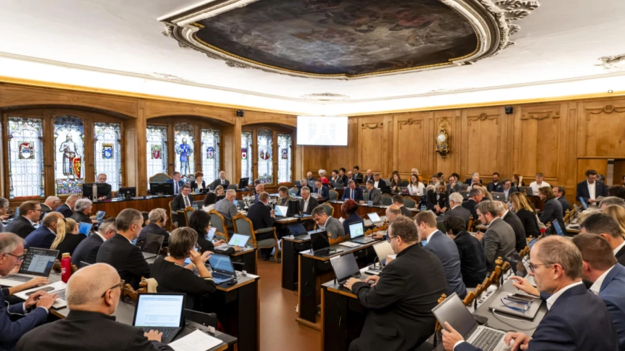 Le Grand Conseil de Fribourg rejette la motion UDC sur l'asile