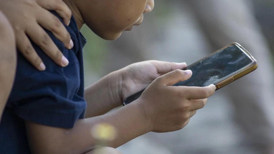 Australie : TikTok, Instagram et YouTube menacés d'amendes