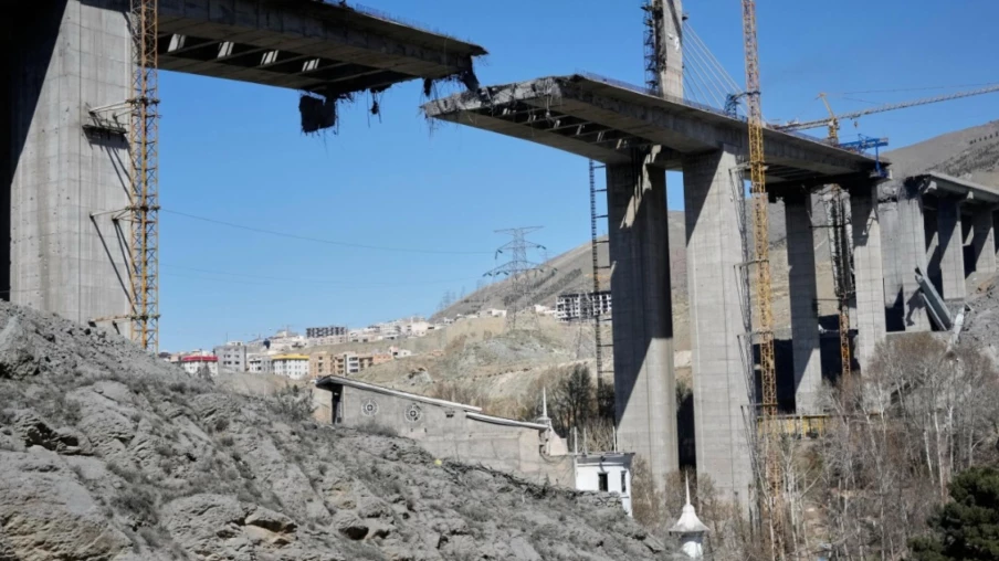 Iran tire des missiles sur Israël : Trump menace les infrastructures