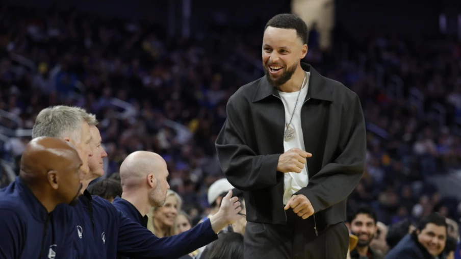 Stephen Curry de retour en NBA avec les Warriors après deux mois
