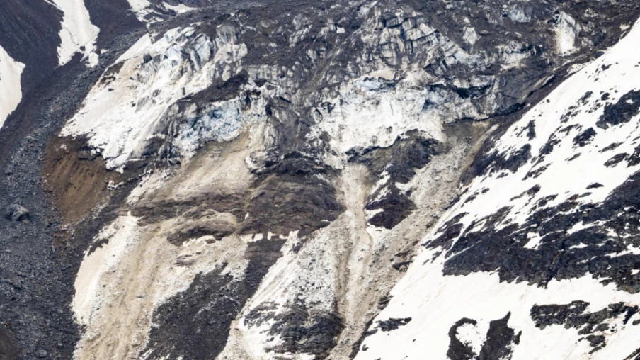 Blatten (VS): les fractures du glacier augmentent fortement Blatten (VS): les fractures du glacier augmentent fortement