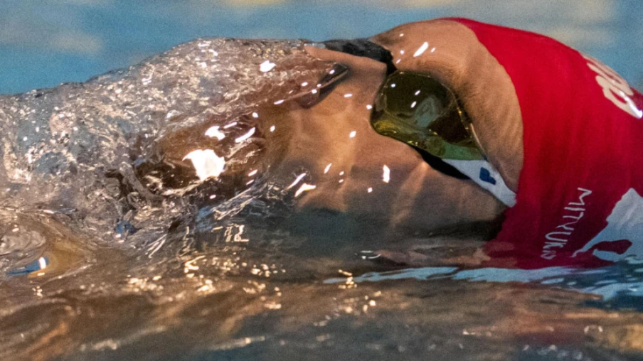 Roman Mityukov égale le record suisse du 100 m dos à Uster