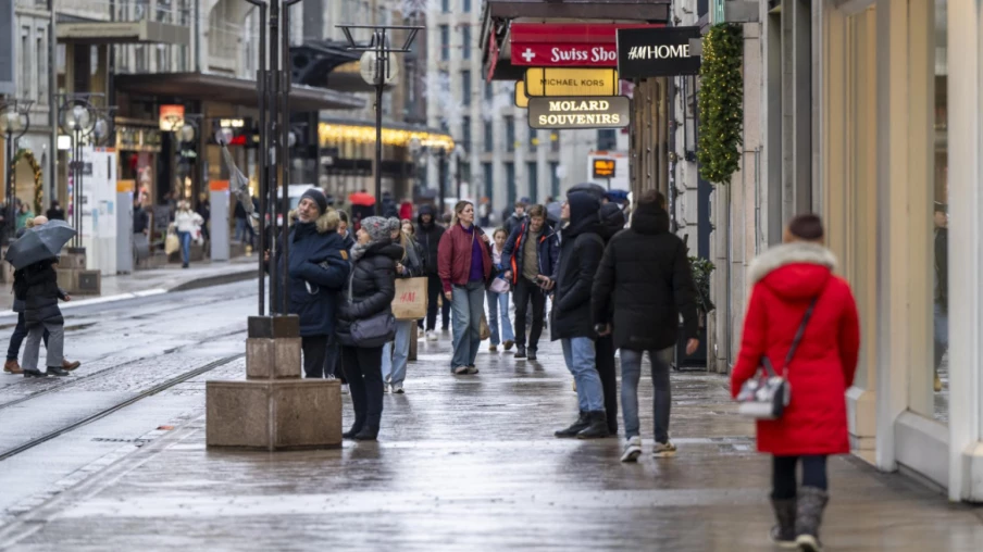 Chute du climat de consommation en Suisse en mars, selon le Seco