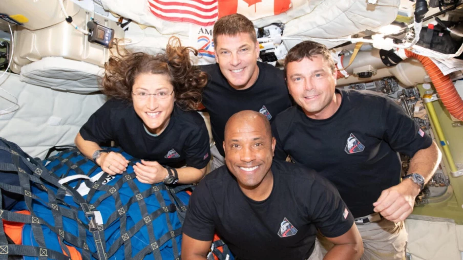 Les astronautes d'Artémis amerrissent après un aller-retour lunaire