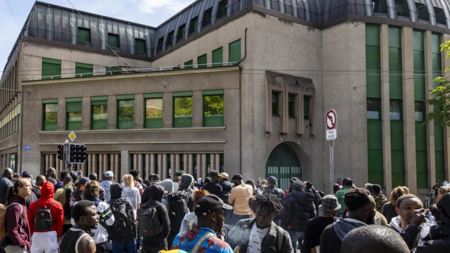 Lausanne: rassemblement après le décès d'un homme noir au poste