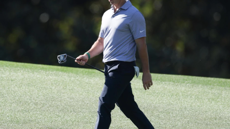 McIlroy flanche au Masters d'Augusta, suspense avant le dernier tour