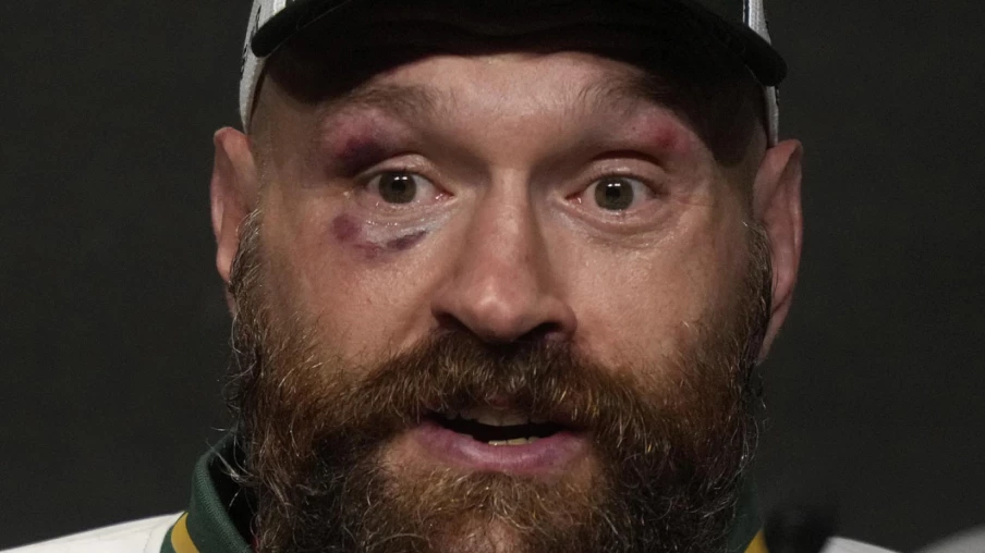 Tyson Fury réussit son retour et défie Anthony Joshua