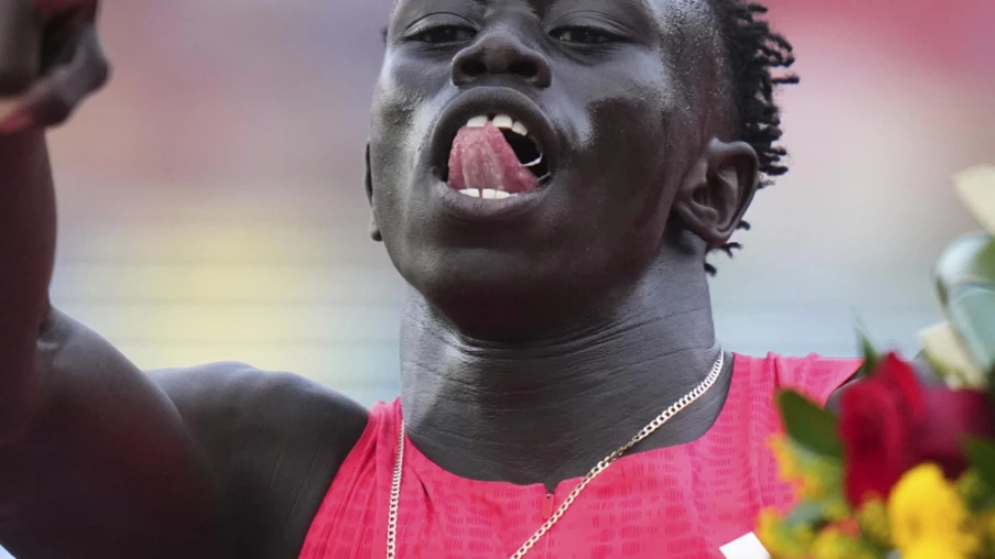 Gout Gout (18 ans) court 200 m en 19''67 aux championnats d'Australie