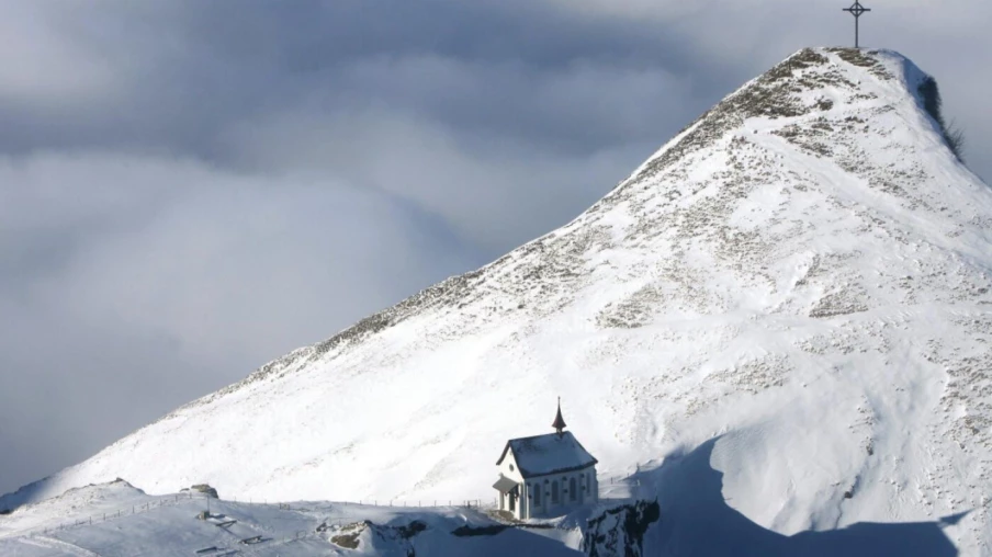 Nidwald : adolescent de 18 ans héliporté après une avalanche au Pilate