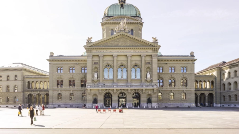 Initiative Jeunes PLR pour lier dépenses fédérales au salaire médian
