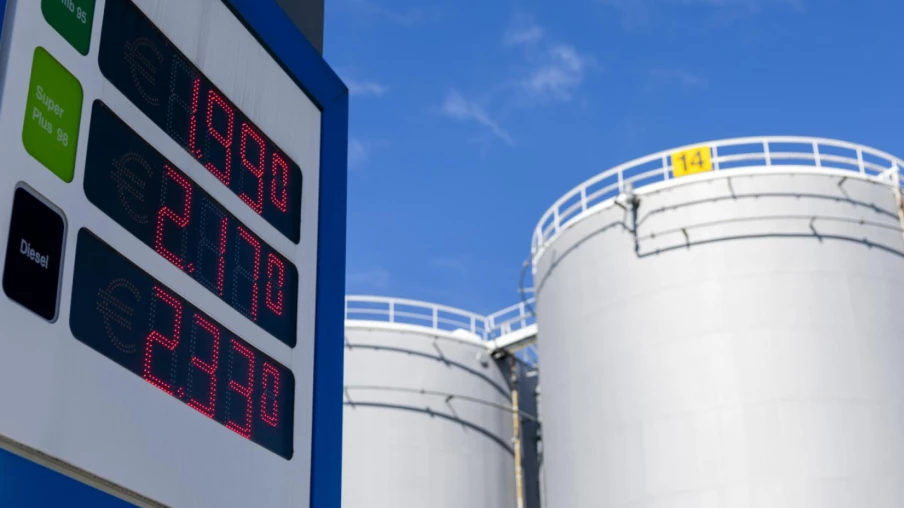 Pétrole repasse sous 100 dollars malgré le blocus des États-Unis