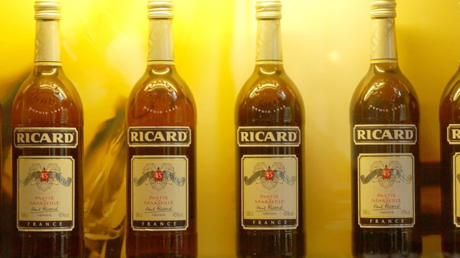 Pernod Ricard: ventes en recul au 3e trimestre, objectifs abaissés