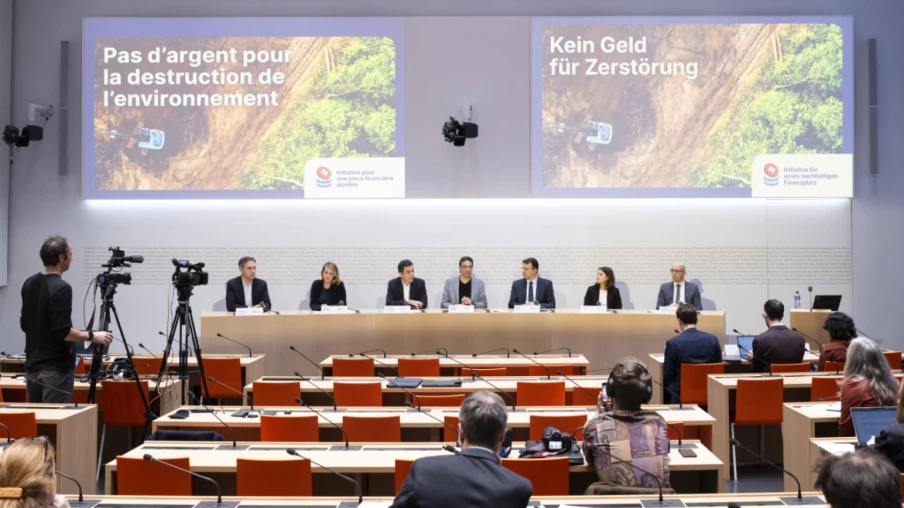 Plus de 145'000 signatures : vers une place financière suisse durable