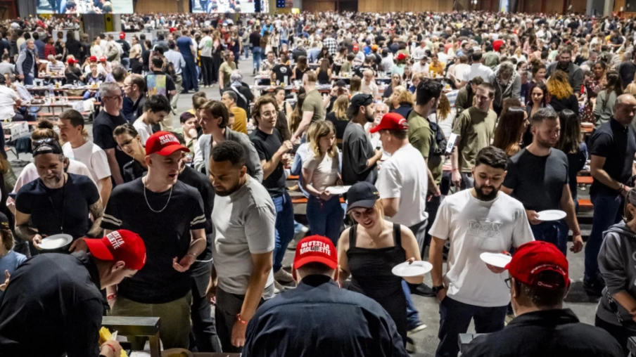 Martigny : record mondial de la plus grande raclette 4 942 participants