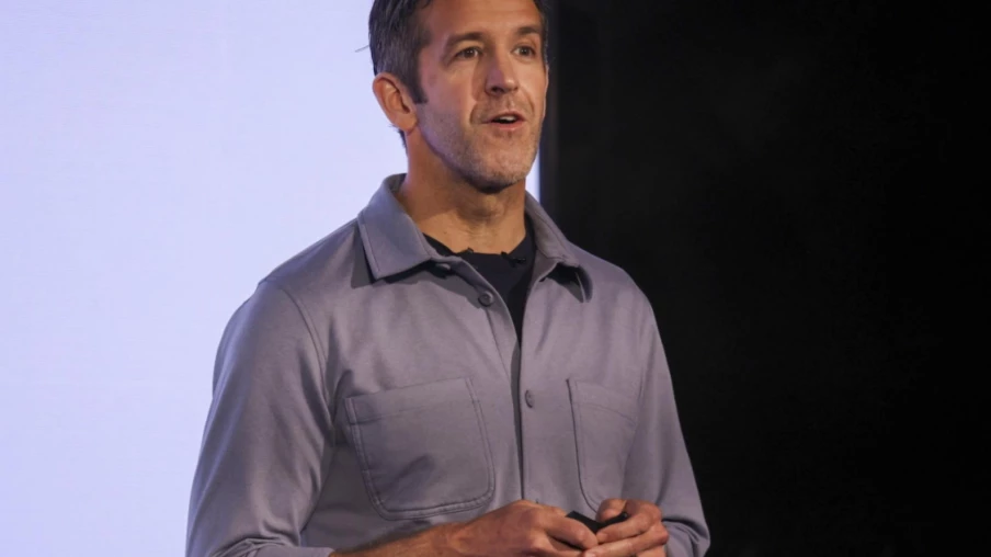 Apple : John Ternus succède à Tim Cook comme PDG début septembre