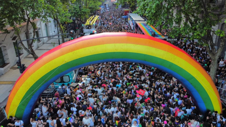 CJUE : la loi hongroise anti-LGBT contraire aux valeurs de l'UE