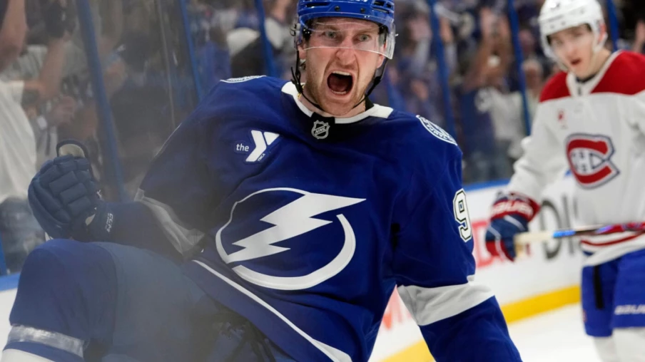 Janis Moser homme du match : but en prolongation, le Lightning égalise
