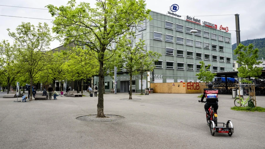 460 places de stationnement vélo derrière la gare de Bienne assainies