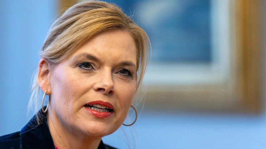 Allemagne : compte Signal de Julia Klöckner piraté, attribué à la Russie