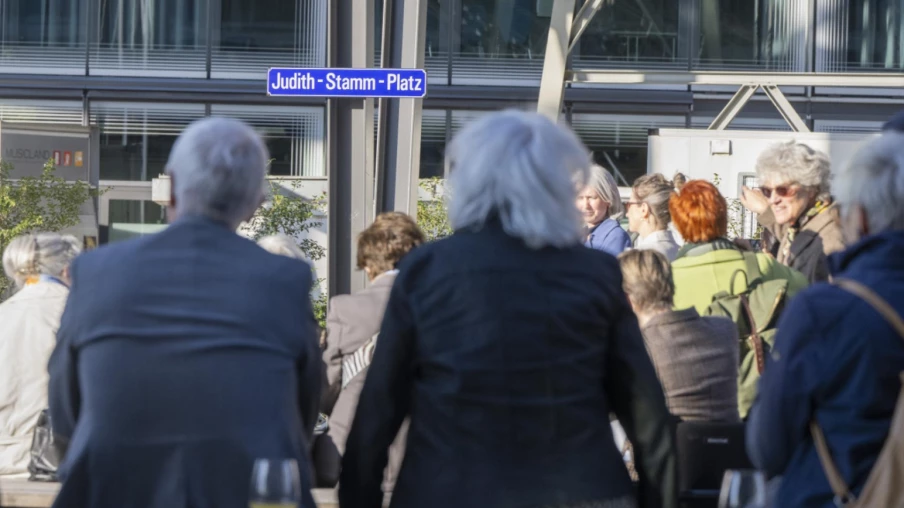 Lucerne baptise une place en hommage à la politicienne Judith Stamm