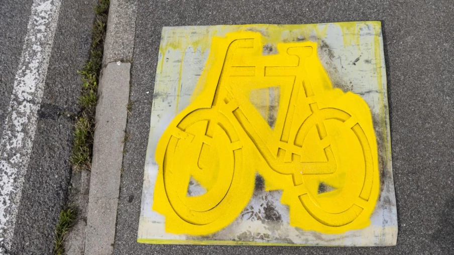 Travaux pour adapter la route suisse aux vélos de Prangins à Dully