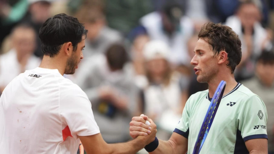 Casper Ruud éliminé au 2e tour de Roland-Garros à cause d'une blessure au genou