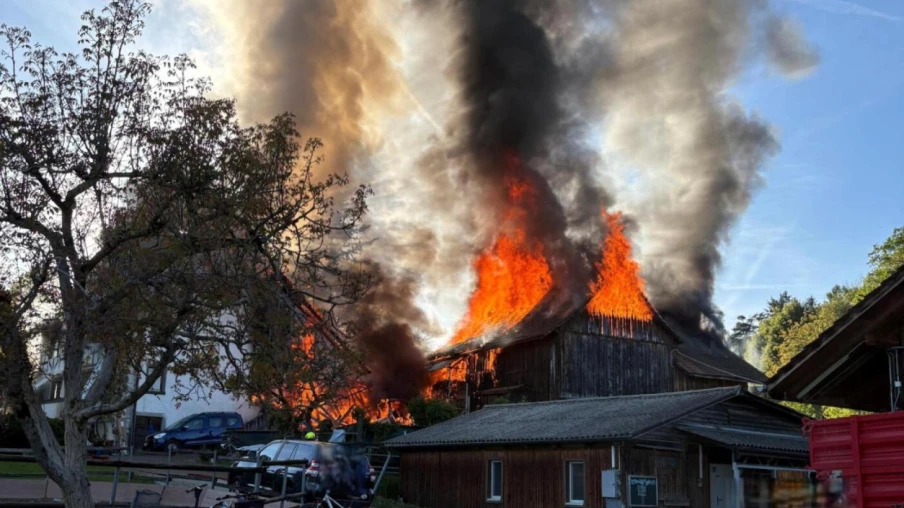 Incendie à Hombrechtikon (ZH) : centre équestre, dix blessés, 2 graves