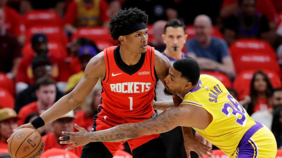 Houston bat les Lakers 115-96 et reste en vie en playoffs NBA