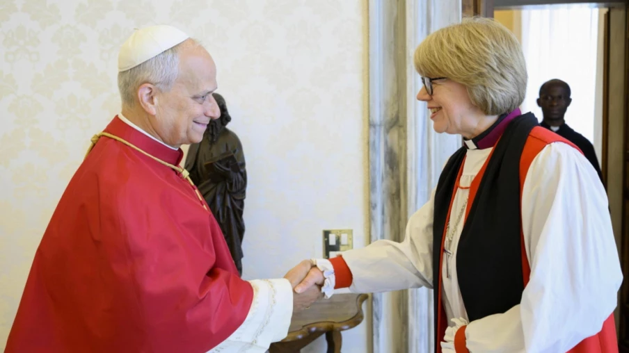 Le pape reçoit la première femme à diriger les anglicans