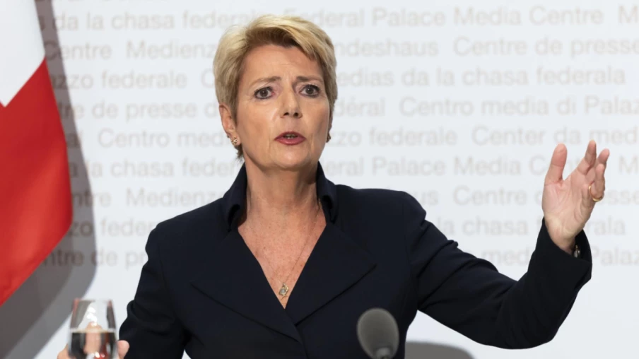 Keller-Sutter : le lobbying d'UBS met le Parlement sous pression