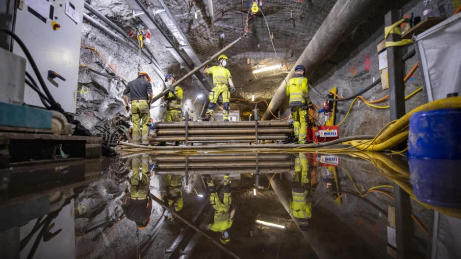 Des chercheurs provoquent des microséismes artificiels au Tessin