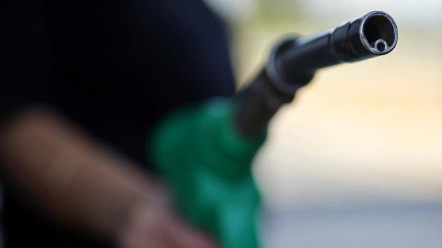 Pétrole : plus de 100 dollars le baril, Ormuz et Iran pèsent