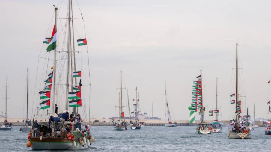 Flottille pour Gaza encerclée par la marine israélienne en mer