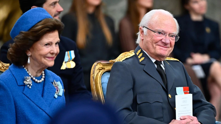 Le roi de Suède fête ses 80 ans : défilé aérien et banquet