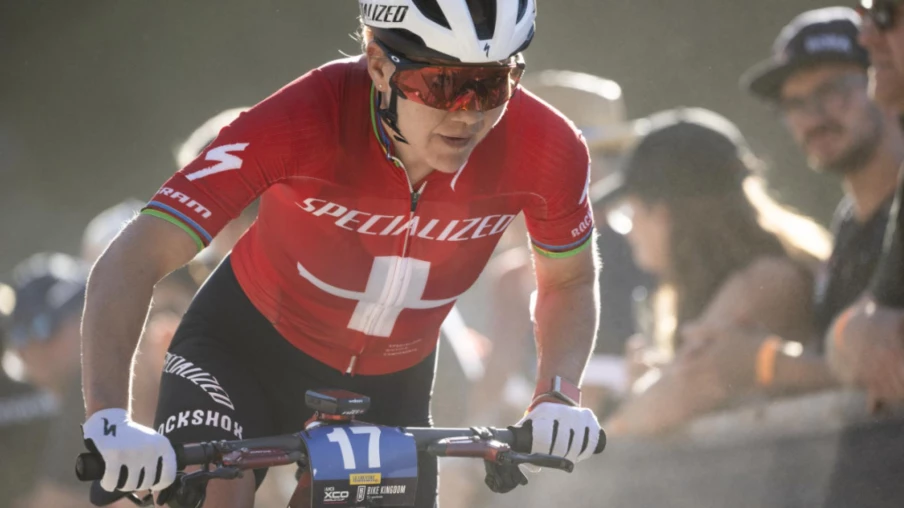 Sina Frei s'impose au short-track d'ouverture, Dario Lillo 3e
