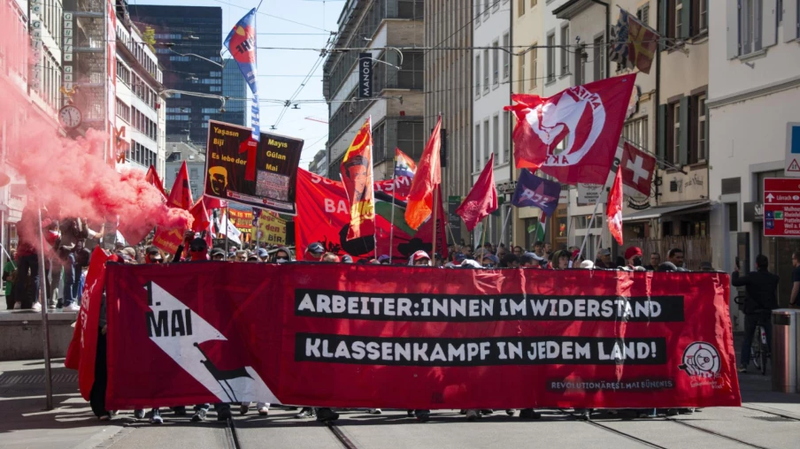Le défilé du 1er mai à Bâle : cortège bifurque sans autorisation