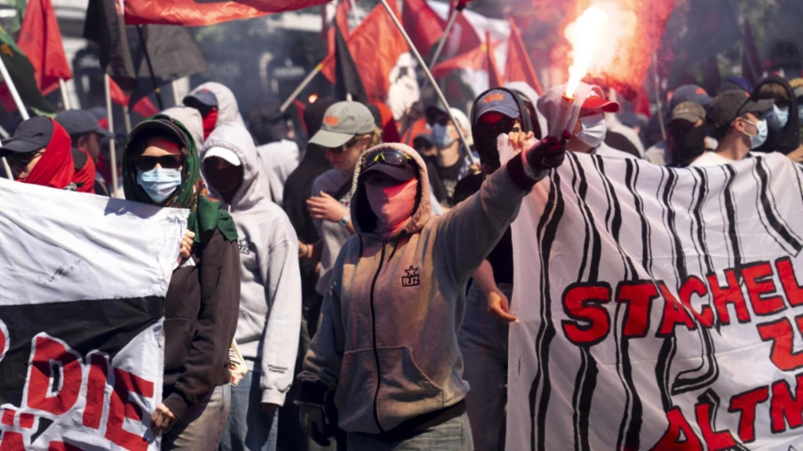 1er mai à Zurich : manifestation non autorisée, un motard agressé