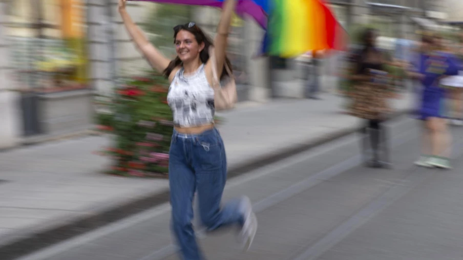 Genève : campagne LGBTIQ+ exister/résister contre les postures réacs