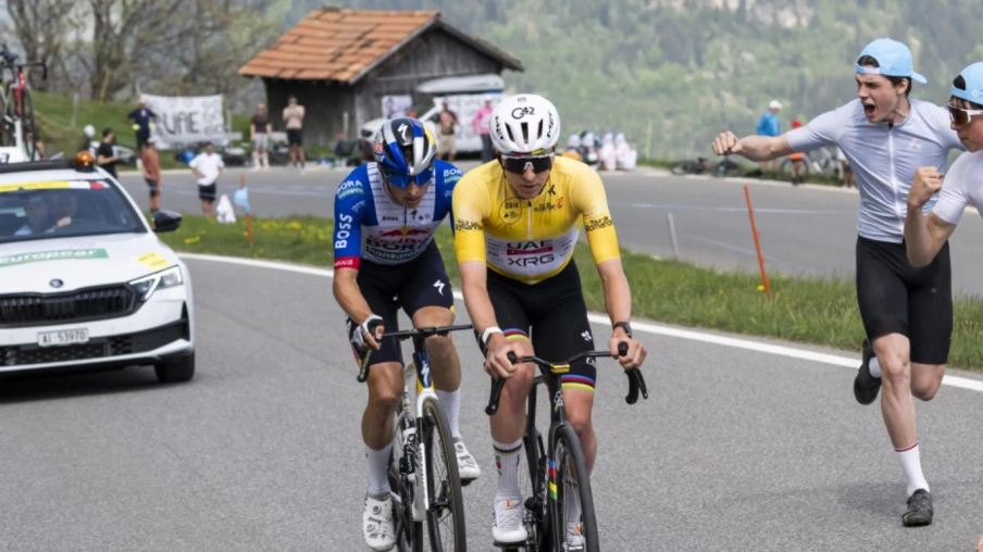 Tour de Romandie : Pogacar (maillot jaune) s'impose au col du Jaun