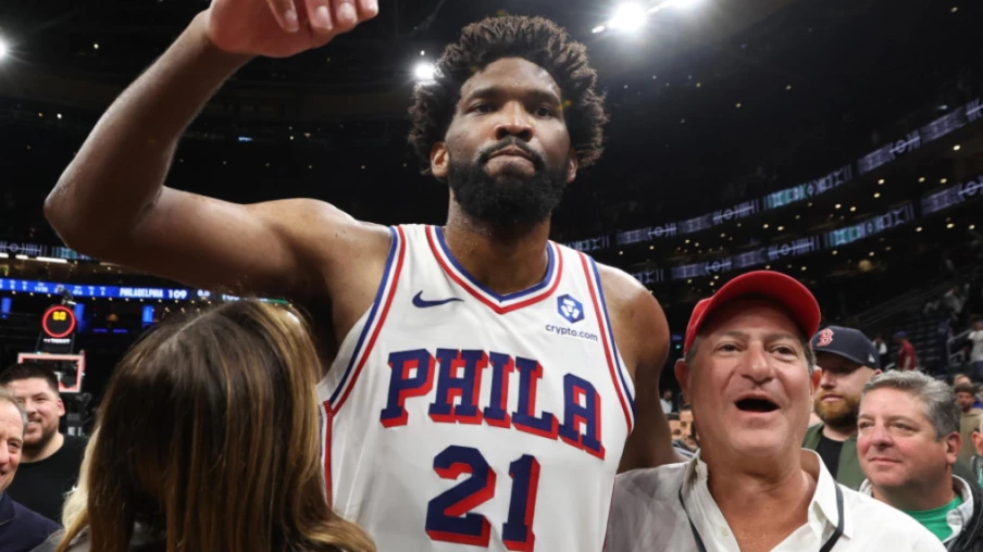 En play-offs, Embiid et les Sixers renversent les Celtics en match 7