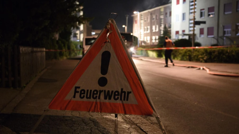 Incendie à Bärau (Langnau) : pompiers en intervention, maisons en feu
