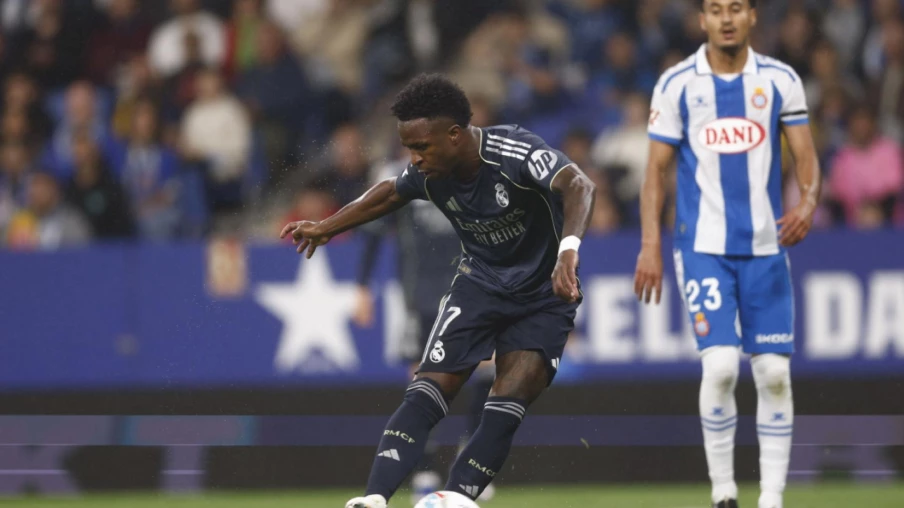 Vinicius fait gagner le Real et retarde le sacre du Barça en Liga