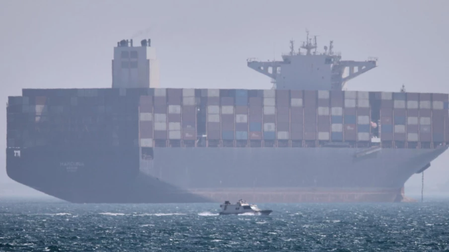 Iran : tirs de missiles d'avertissement contre des navires américains