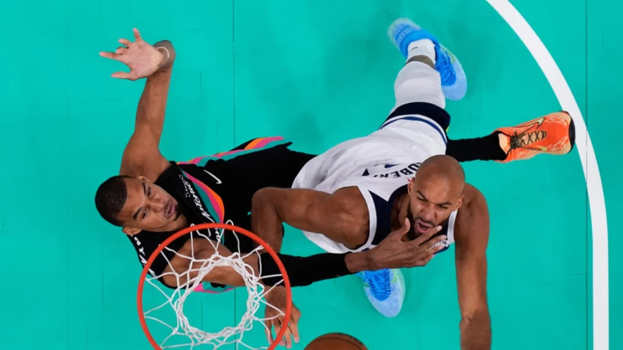 Wolves surprennent les Spurs en demi-finale, Wembanyama 12 contres