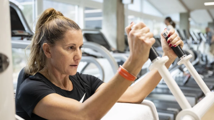 2025 : un adulte sur cinq en Suisse inscrit à une salle de sport