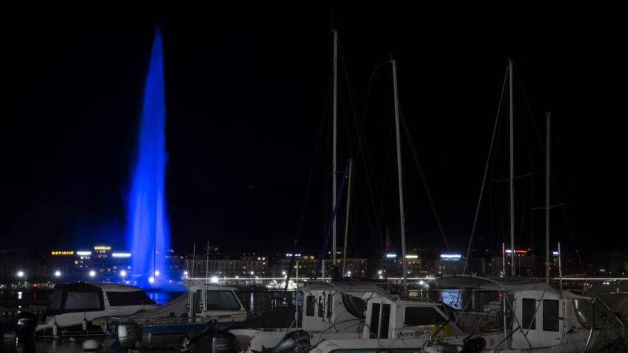 Monuments suisses illuminés en bleu pour la journée d'action EM