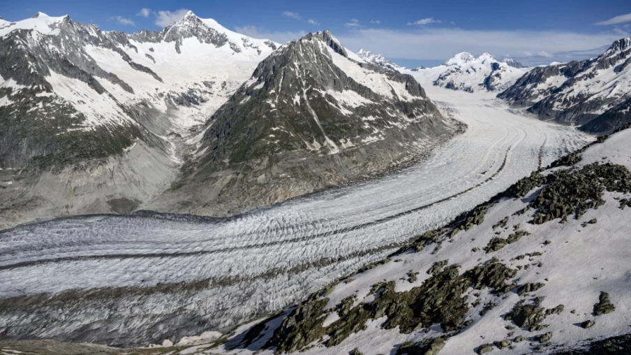Fonte des glaciers aggravée par le réchauffement climatique : jusqu’à 76% de la masse menacée selon une étude