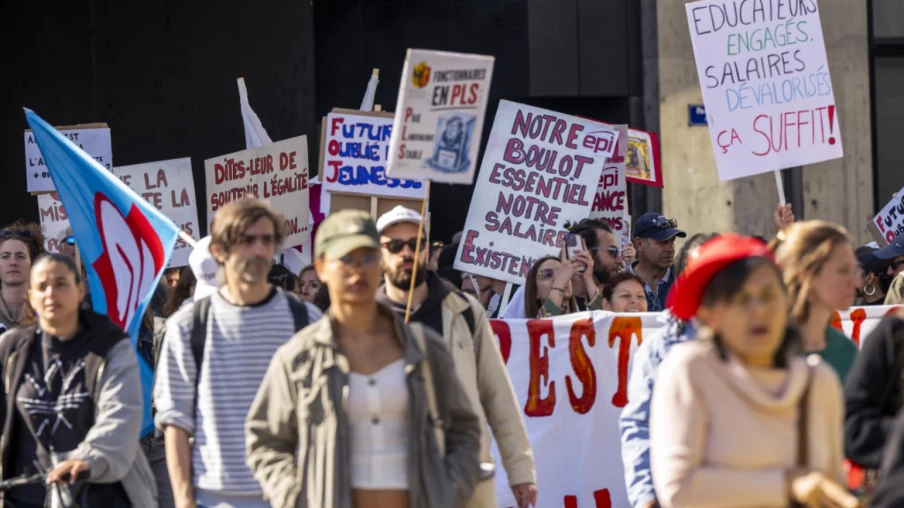 Genève : près de 3 000 fonctionnaires manifestent contre l'austérité