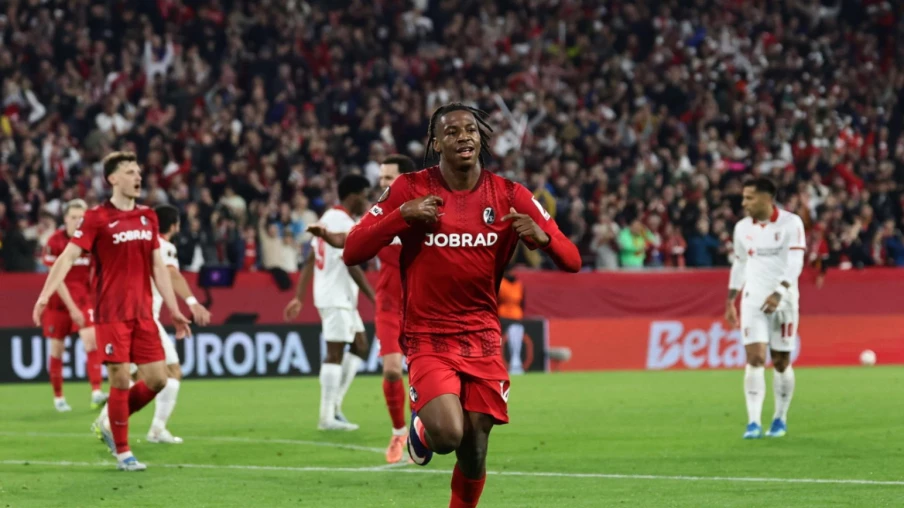 Manzambi qualifie le SC Fribourg pour la finale de l'Europa League