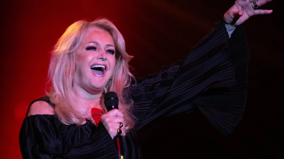 Bonnie Tyler en coma artificiel après opération d'urgence au Portugal